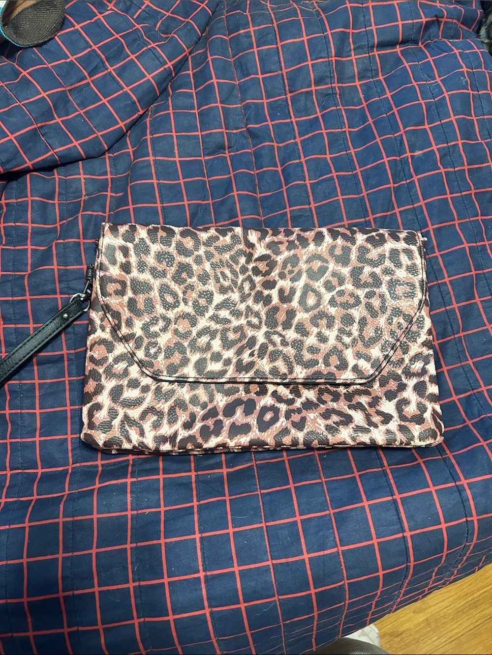Large Leopard Print Wristlet Clutch - Brown/Pink